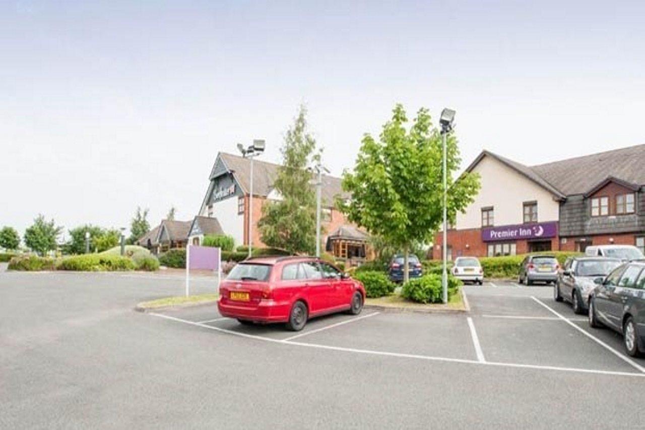 Premier Inn London Райсліп Екстер'єр фото