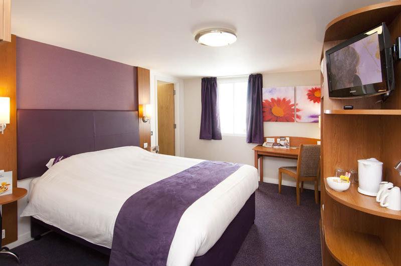 Premier Inn London Райсліп Екстер'єр фото